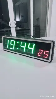 4-inch / 2.3-inch 6-digit GPS wall clock — photograph 2