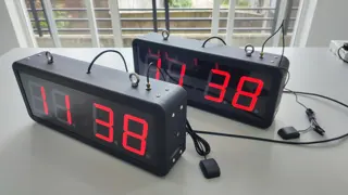 4-inch 4-digit double-sided GPS clock — photograph 2