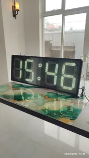 12-inch 4-digit GPS wall clock — photograph 9